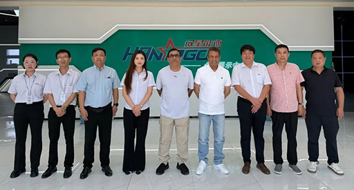 Grenzüberschreitende Kommunikation | Kunden aus Dubai besuchten Hanxing Energy zur Besichtigung und für einen intensiven Austausch und diskutierten über die Zusammenarbeit bei der Energiespeicherung